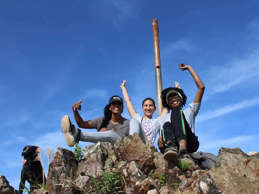 Picture if María José Mejía & her friends on a mountain top in Providencia Island
